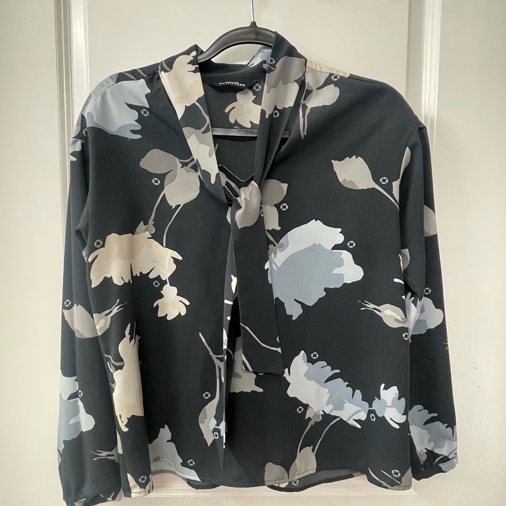Chase lands end floral Black and Gray Women's Top